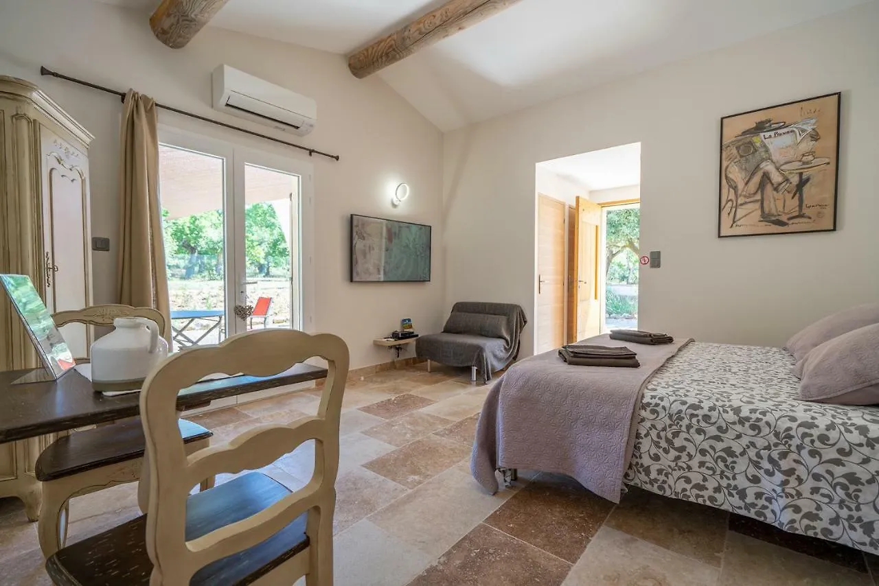 Mas La Cheneraie Lourmarin - Au Calme, A 10 Mn Du Centre Ville A Pied Guest house